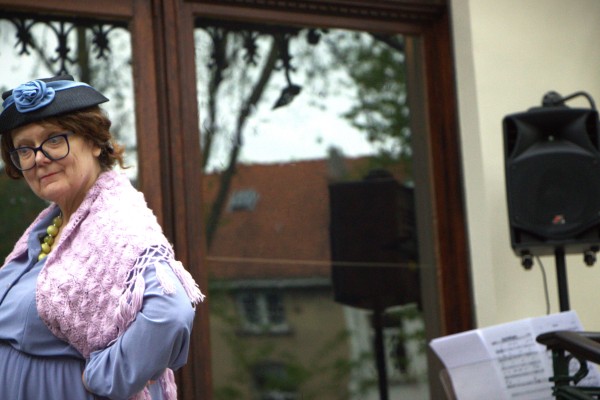 Deux poétesses belges dans le Jardin Jean-Felix Hap