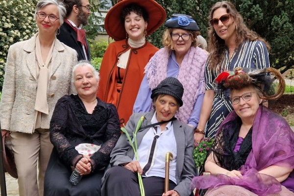 Deux poétesses belges dans le Jardin Jean-Felix Hap