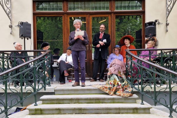 Deux poétesses belges dans le Jardin Jean-Felix Hap