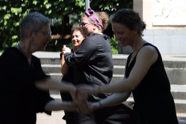 Performance Danse “Résistance” devant le buste de Louis Schmidt