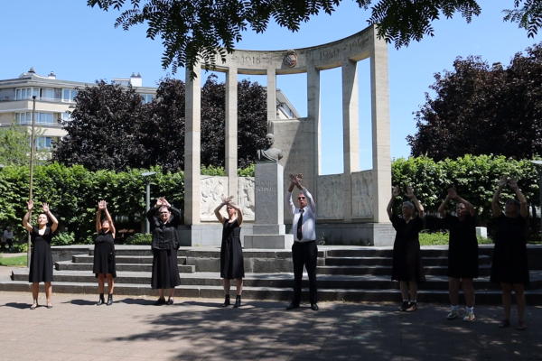 Performance Danse “Résistance” devant le buste de Louis Schmidt