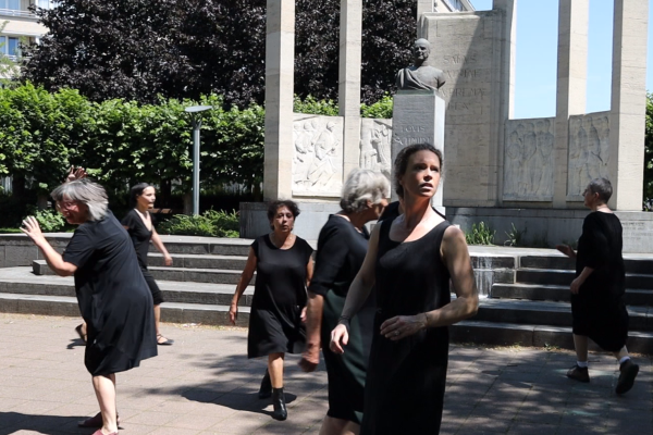 Performance Danse “Résistance” devant le buste de Louis Schmidt